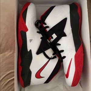 Nike zoom soldier 7s